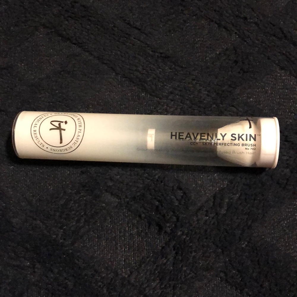 It- skin perfecting brush